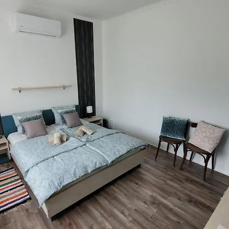 Gyoengyike Apartmanhaz * Vonyarcvashegy