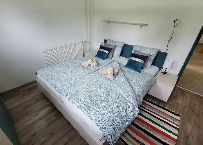 Gyoengyike Apartmanhaz * פוניארצוושהג'