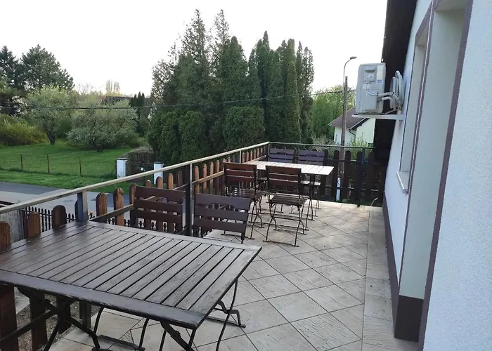 Gyoengyike Apartmanhaz * פוניארצוושהג'