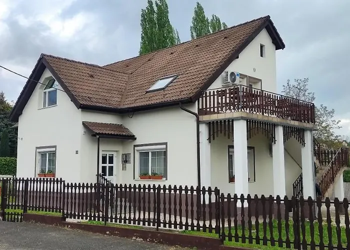 דירה Gyoengyike Apartmanhaz פוניארצוושהג'