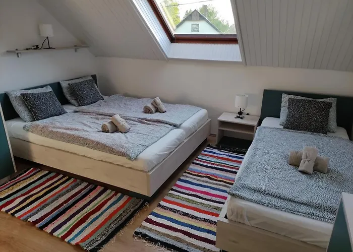 Gyoengyike Apartmanhaz * פוניארצוושהג'