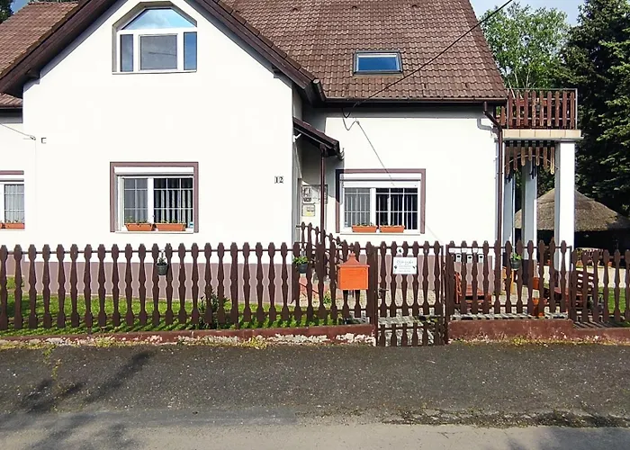 Gyoengyike Apartmanhaz פוניארצוושהג'